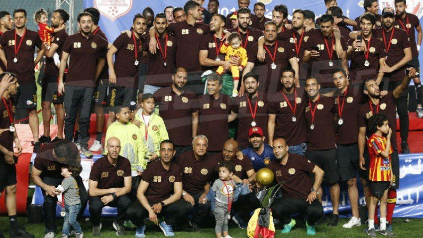 L Esperance Sportive De Tunis Recoit Son Trophee