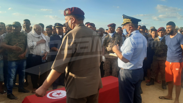  تشيع جثمان شهيد الواجب الوكيل بالجيش الوطني محمد بن صالح 