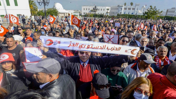 وقفة احتجاجية لأنصار الدستوري الحرّ في القصبة