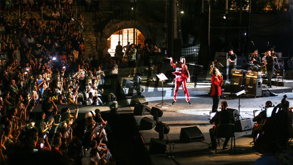 Les voix de l'Orchestre et du Rock avec une identité tunisienne... Hassen Doss 'Tayer' à Carthage