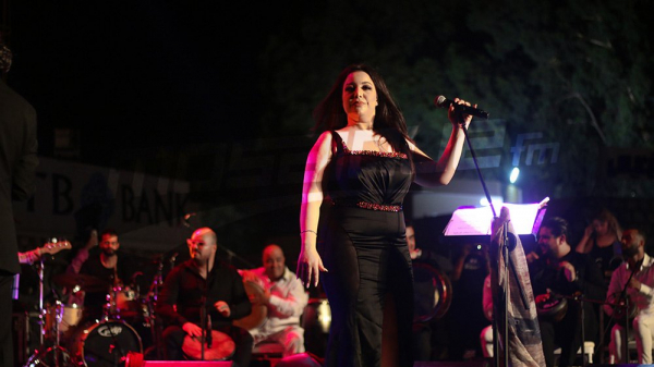 يسرى محنوش تختتم مهرجان بنزرت بمزيج تونسي طربي ..