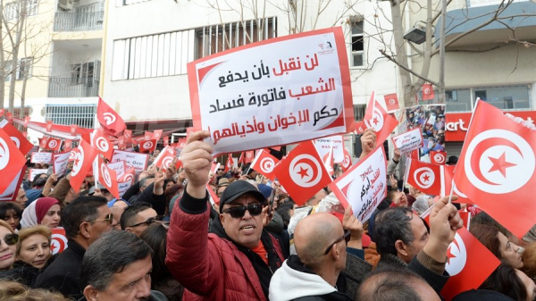 Les forces de l'ordre empêchent Moussi et ses partisans de se diriger vers le palais de Carthage