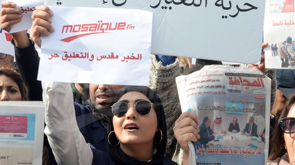 Les journalistes protestent pour défendre la liberté des médias