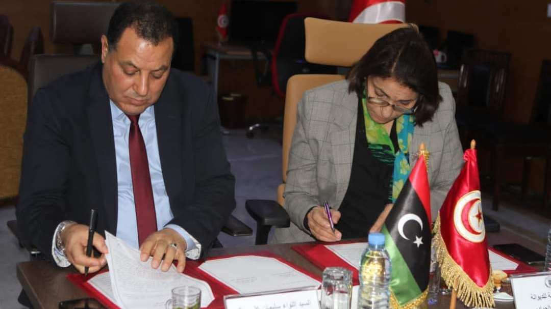 اللجنة التونسية الليبية تبحث سبل تسهيل الحركة بالمعابر و تعزيز النشاط الاقتصادي بين البلدين اللجنة التونسية الليبية تبحث سبل تسهيل الحركة بالمعابر و تعزيز النشاط الاقتصادي بين البلدين