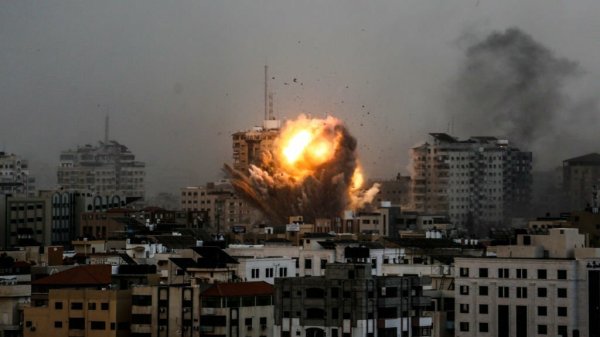 جيش الاحتلال يشن غارات عنيفة على حي الزيتون بغزة