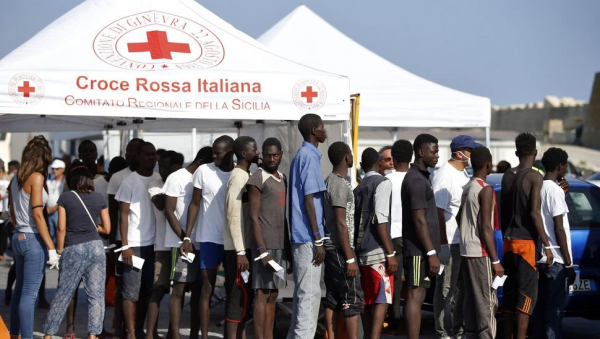 Italie: Des centres d'accueil pour migrants en Albanie