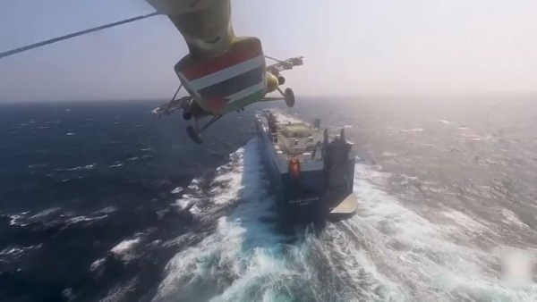 الحوثيون يتبنون هجومًا بمسيَّرة على سفينة في البحر الأحمر