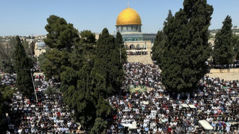 120 mille Palestiniens assistent à la prière du vendredi à Al-Aqsa