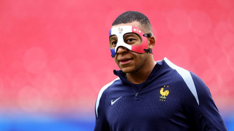 Euro: Mbappé sur le banc, face aux Pays-Bas
