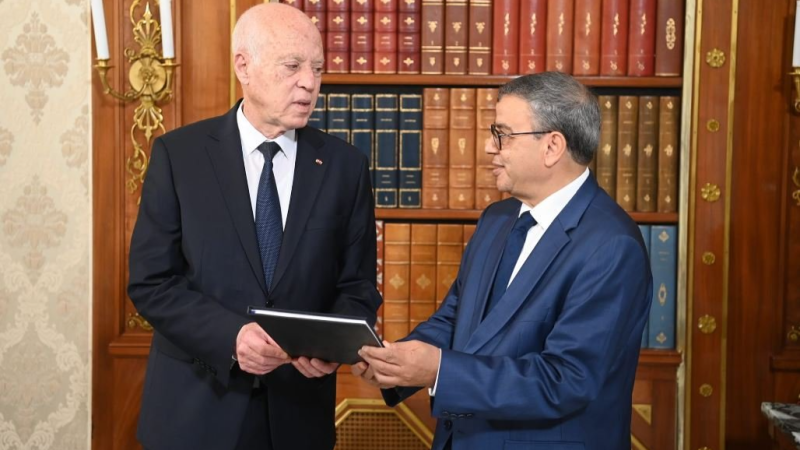 النوري يقدم لسعيد القوائم المالية للبنك ...
