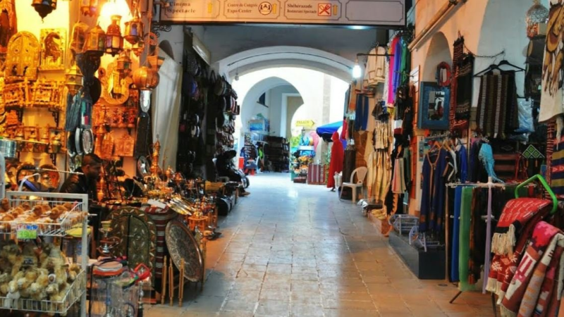 وزيرة التجارة: محلات عديدة بالمدينة ...