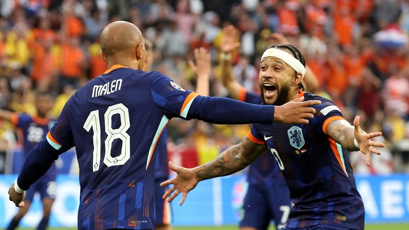هولندا تقسو على رومانيا بثلاثيّة وتبلغ ...