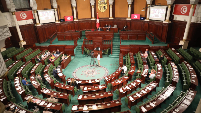 بحضور وزير الدفاع.. البرلمان ينقّح عقوبة ...