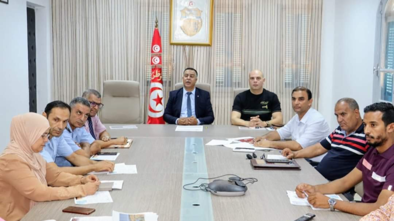 خط كهربائي هوائي مزدوج يربط محطة التحويل ...