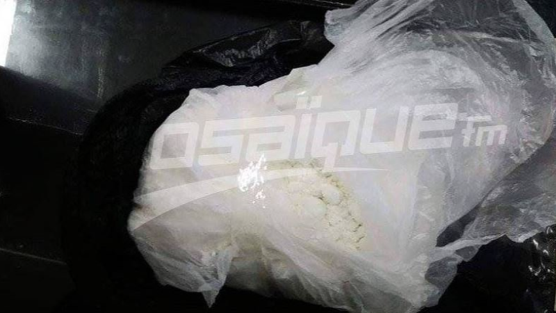 إيقاف مُروّجي مخدرات وحجز كوكايين في ...