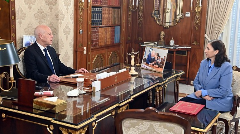 رئيس الجمهورية يدعو إلى اقتناء حافلات ...