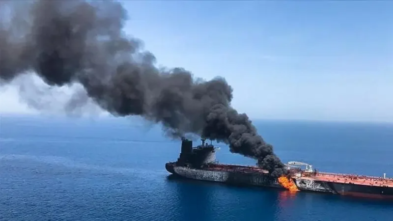 pétrolier en feu