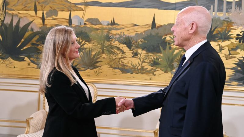 Kais Saied avec l'ambassadrice du Royaume-Uni