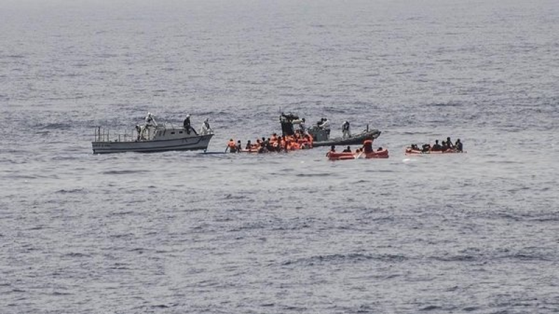 وفاة 13 شخصا وفقدان 14 آخرين في غرق قارب ...