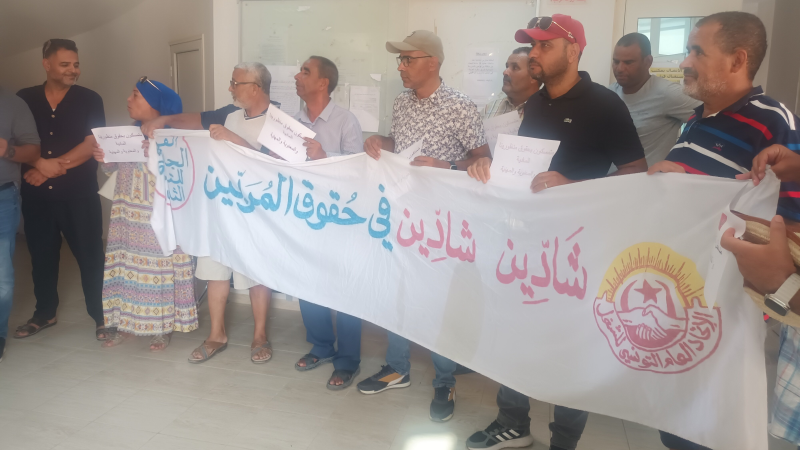 قبلي: المربون يحتجون أمام مقرّ مندوبية ...