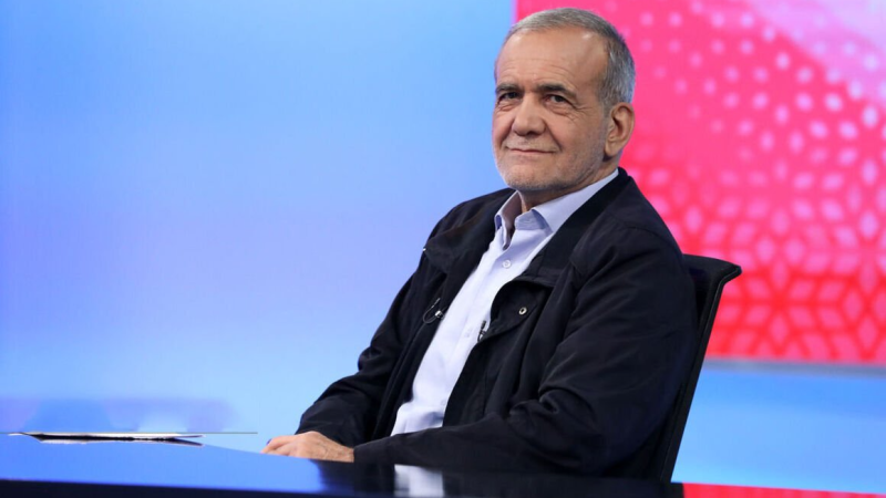 الرئيس الإيراني: ''نحتاج للتواصل مع ...