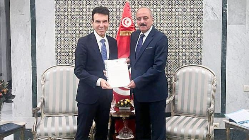 وزير الخارجية يتسلم نسخة من أوراق اعتماد ...