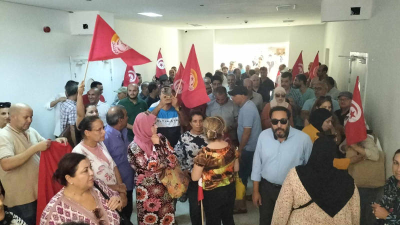 أساتذة أريانة يحتجون أمام المندوبية ...