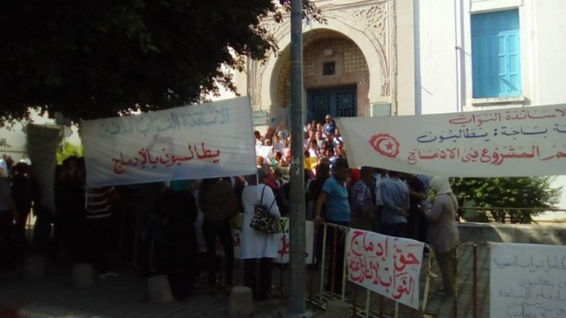 احتجاج الأساتذة النواب