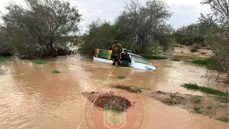 سيدي بوزيد: إنقاذ شابين جازفا بعبور واد ...