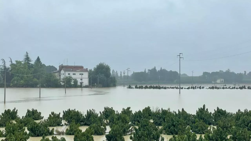 فيضانات في شمال إيطاليا فيضانات في شمال إيطاليا