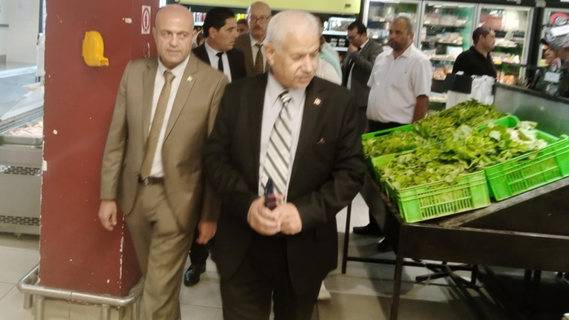 وزير التجارة يزور الفضاءات التجارية في ...