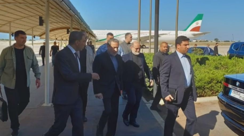وصول وزير خارجية ايران إلى مطار بيروت في ...