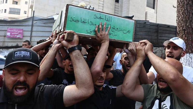 فلسطينيون يتظاهرون في رام الله تأييدا ...
