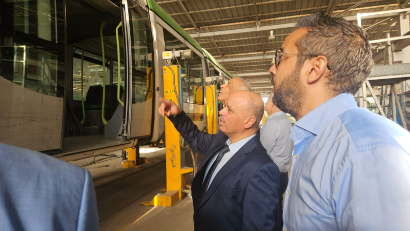 وزير النقل يؤدي زيارة غير معلنة إلى ورشة ...