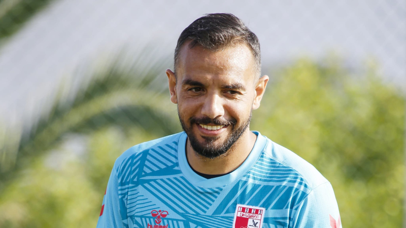 المنتخب الوطني: دعوة بن شريفية والحمري ...