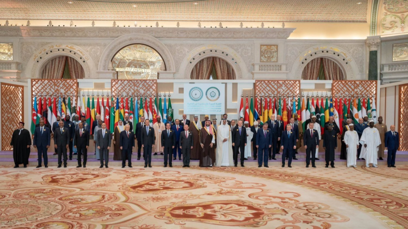 قمة الرياض.. مُطالبة بوقف العدوان وحشد ...