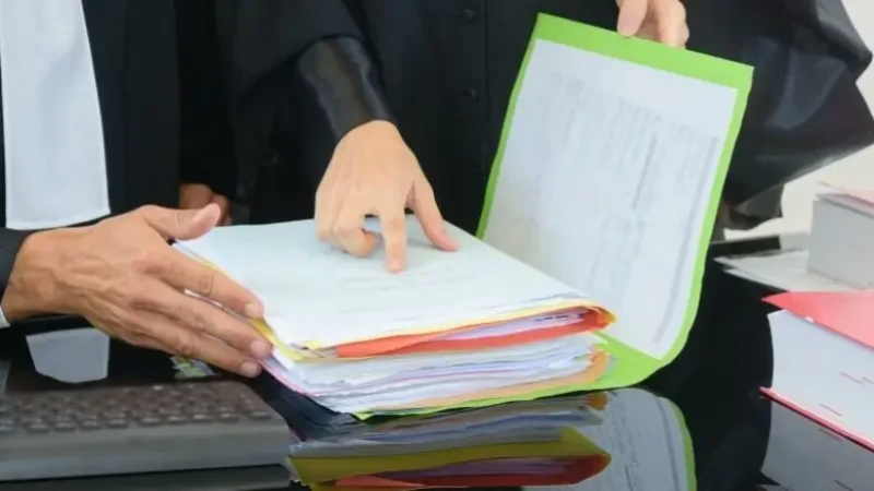 ثلاث بطاقات إيداع بالسجن في قضية شركة ...