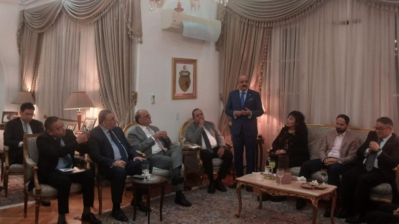 النفطي يلتقي عددا من التونسيين المقيمين ...
