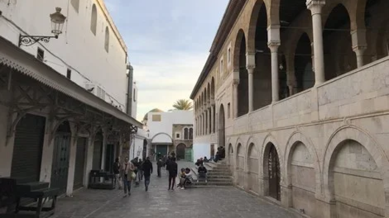 سقوط أجزاء من عمارة بسوق جامع الزيتونة ...