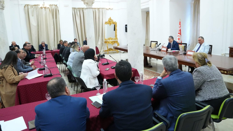 ابراهيم بودربالة يشرف على اجتماع لمكتب ...
