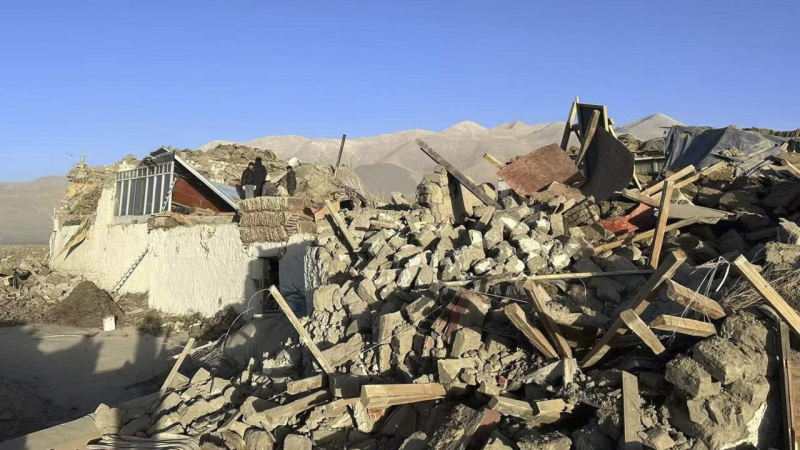 Séisme au Tibet: 53 morts...