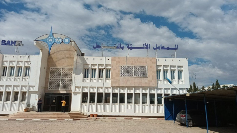 احتجاج عمال المعامل الآلية بالساحل ...