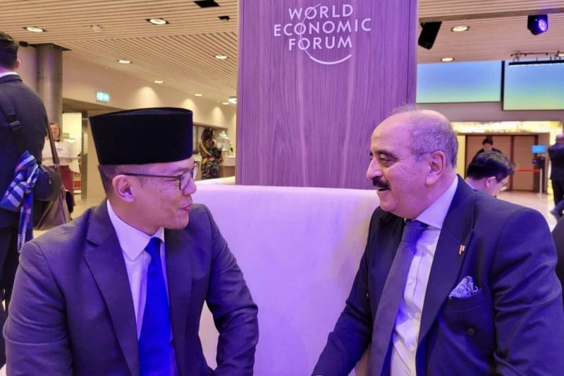 Nafti et son homologue indonésien