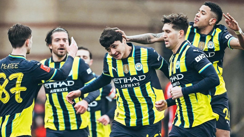 كأس الاتّحاد الانقليزي: مانشستر سيتي ...