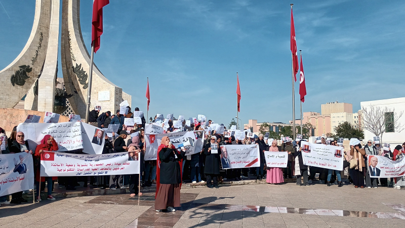 350 أستاذا عرضيا يطالبون رئاستي الجمهورية ...