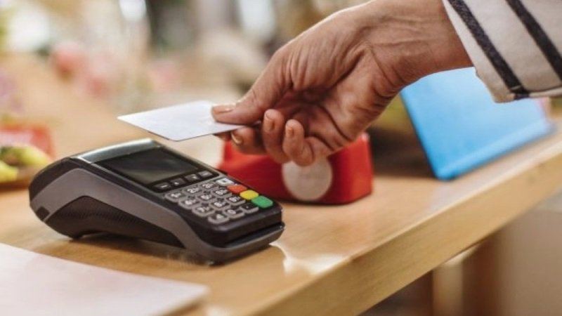 عملية دفع بالبطاقة البنكية