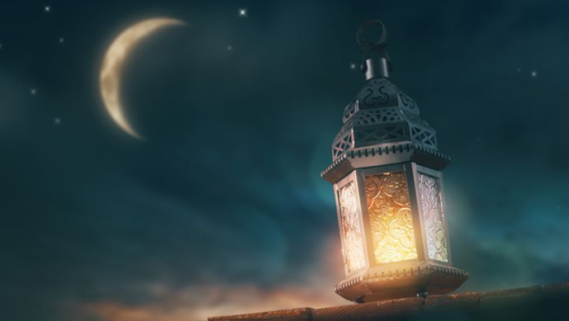 فرنسا تعلن الأحد أول أيام عيد الفطر