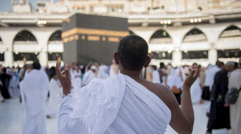 معتمرون