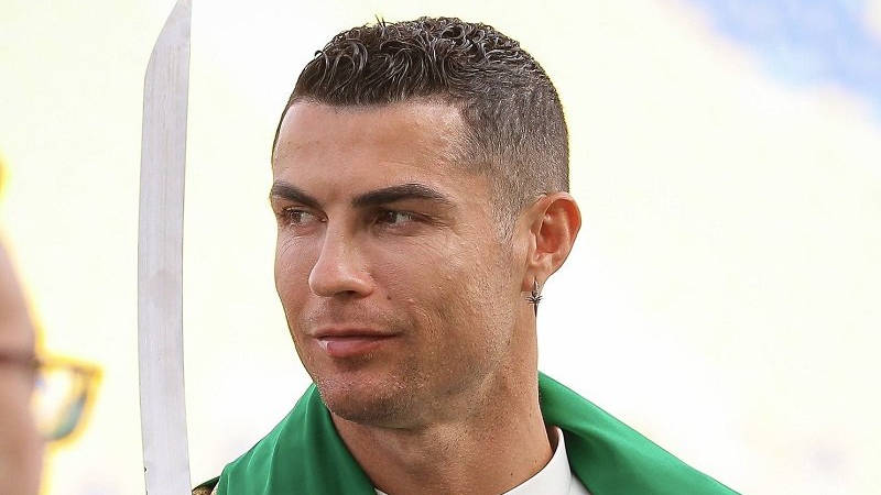 بالزي السعودي.. رونالدو يهنئ المسلمين ...
