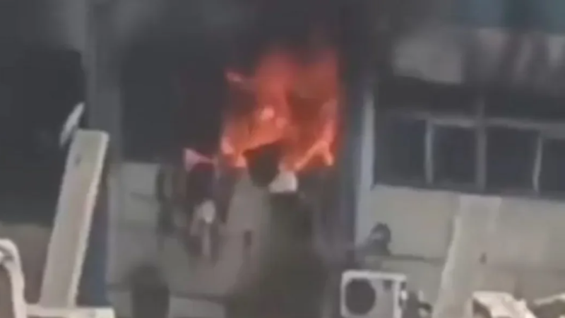 استشهاد 15 فلسطينيا في قصف استهدف عيادة ...